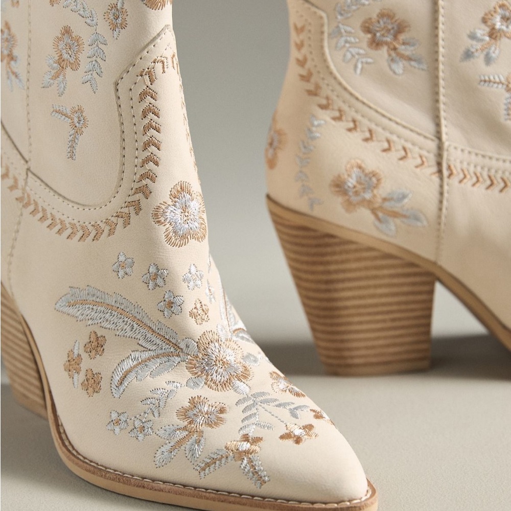 New in Box Dolce Vita Jessey Floral Western Boots - Picture 3 of 3